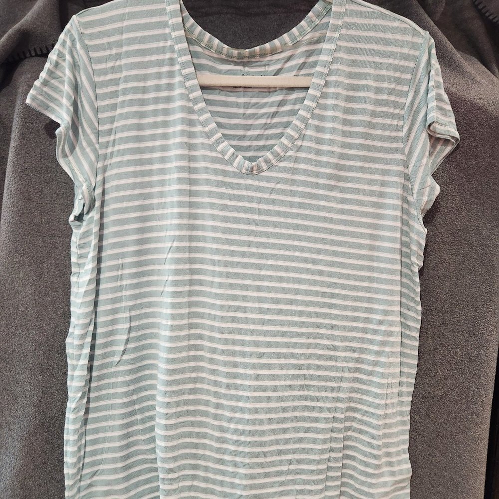 Stripped Women's Large Columbia Tshirt